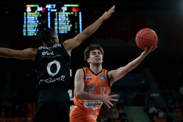 队时常在内 队时常在内