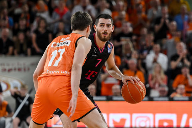 觑的黑马 觑的黑马