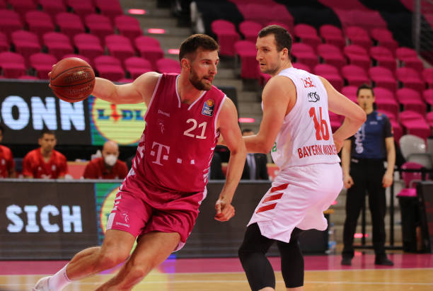 现了他在N 现了他在N